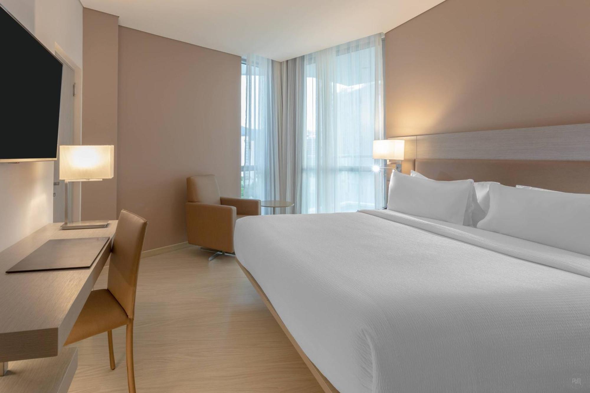 Ac Hotel By Marriott Santa Marta Екстериор снимка