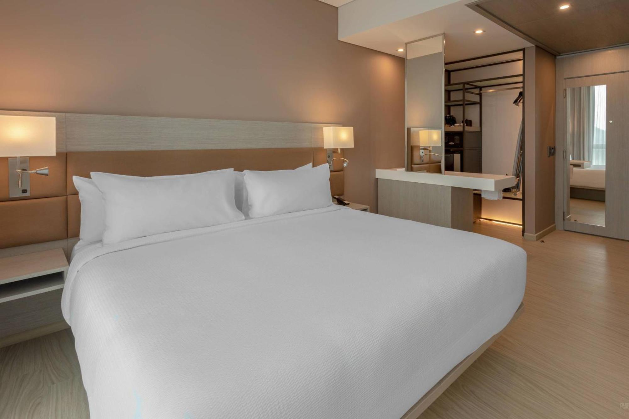 Ac Hotel By Marriott Santa Marta Екстериор снимка
