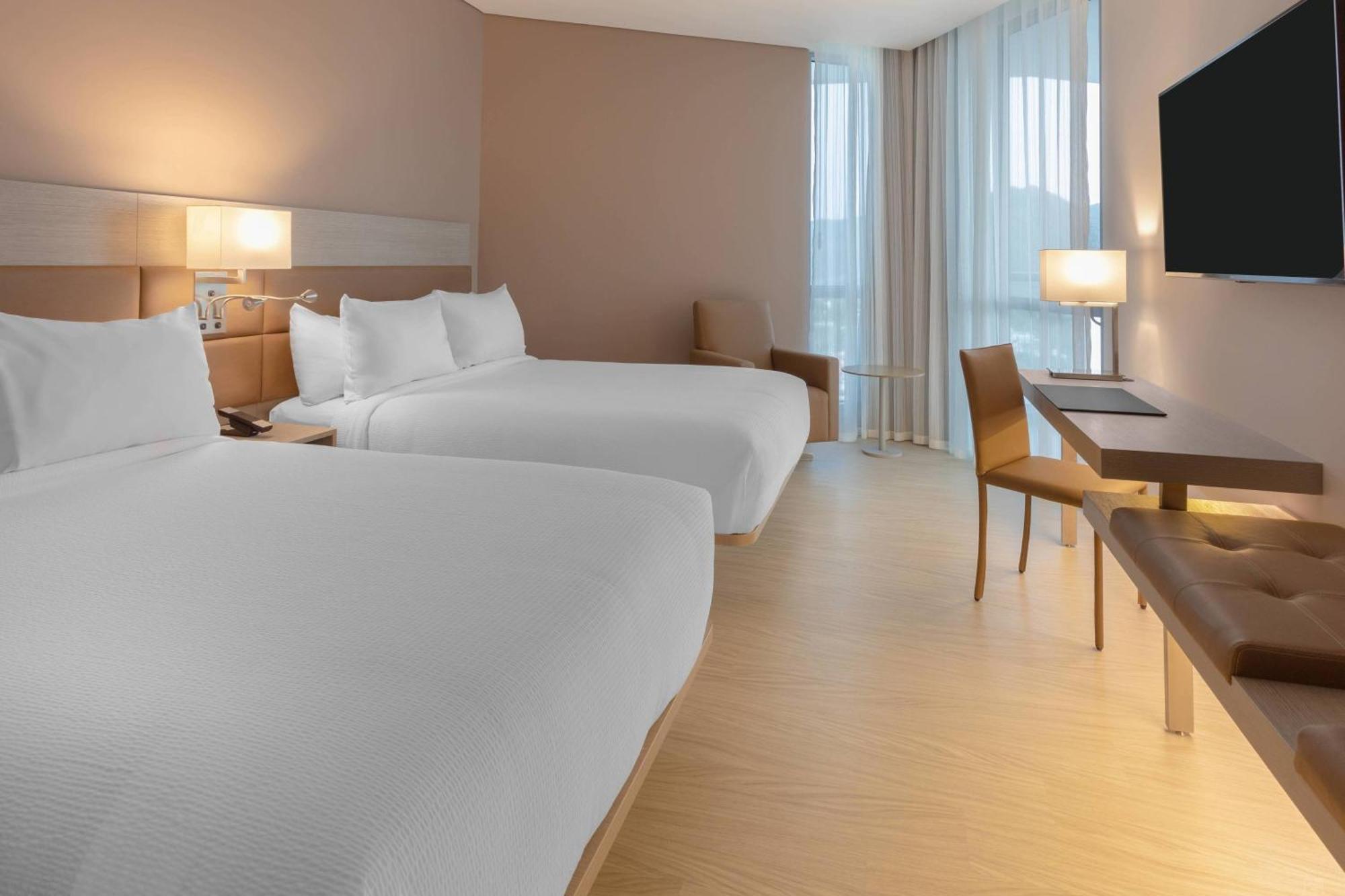 Ac Hotel By Marriott Santa Marta Екстериор снимка